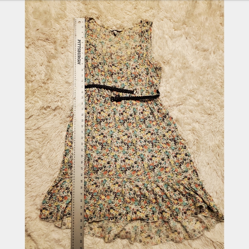Sleeveless belted dress